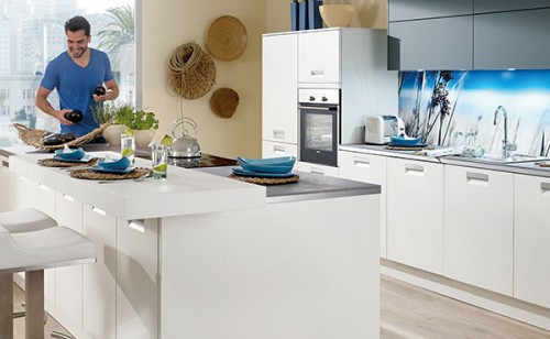 Moebel Krug Kueche modern weiss Zeile
