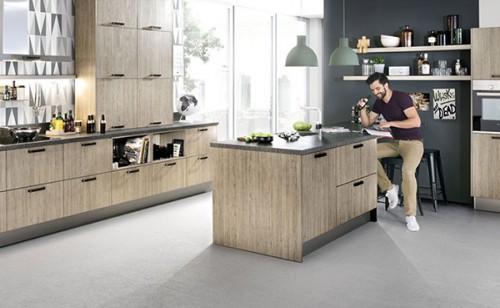 Moebel Krug Kueche modern Holz schwarze Griffe
