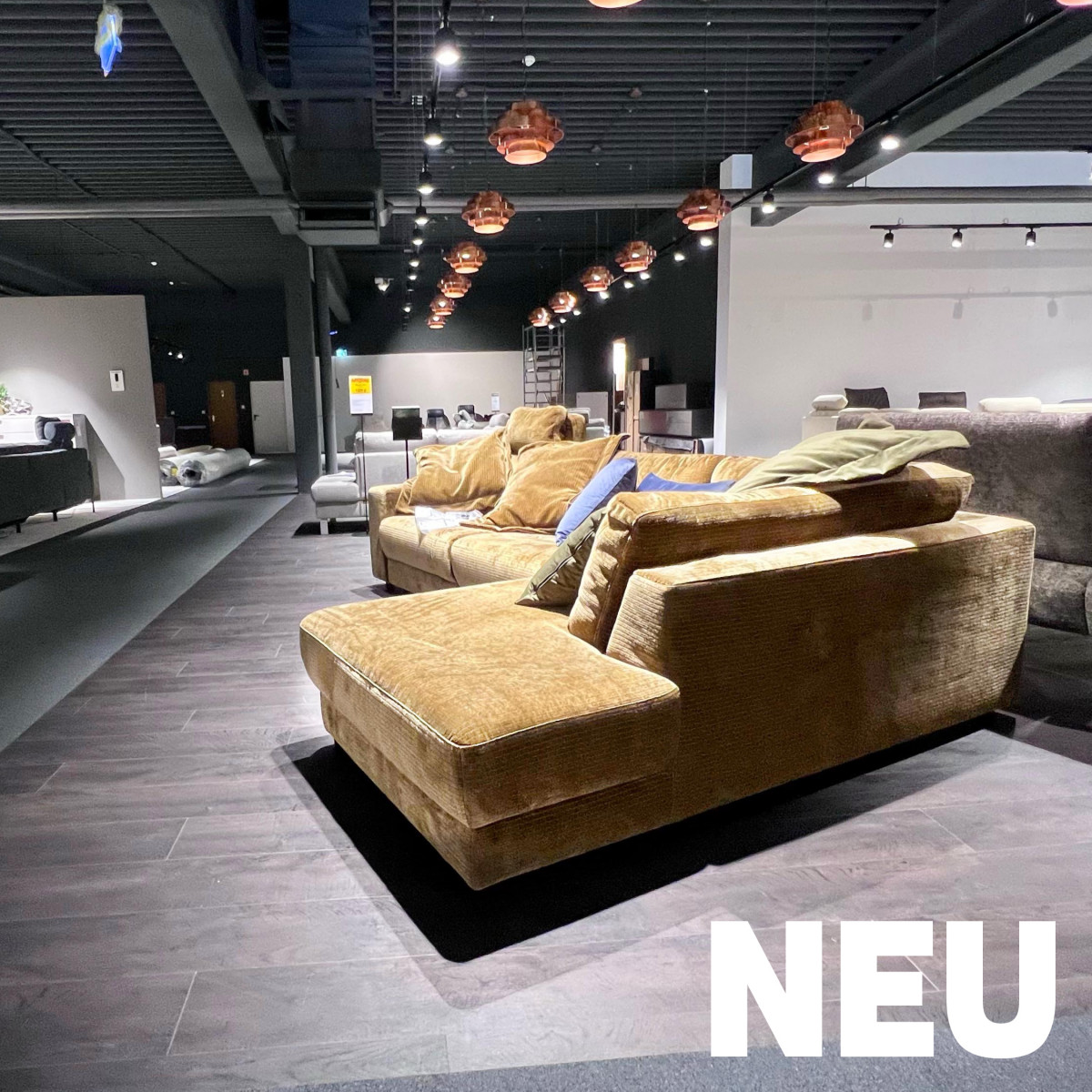 Krug Neueroeffnung FB Post 23 09 1 ausstellung2
